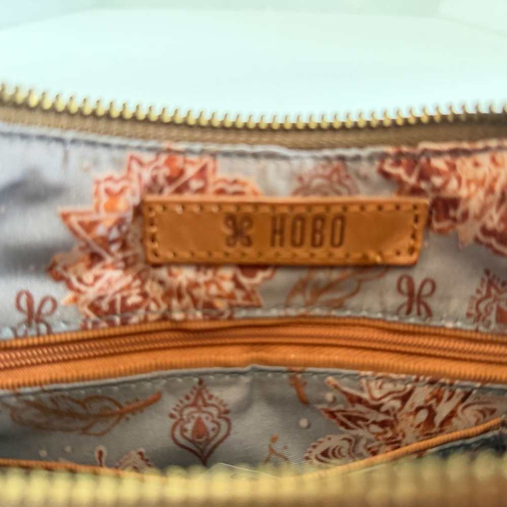 HOBO Int'l PREVAIL Shoulder Bag Mink NWT Crescent-Shaped Zip Top - Picture 10 of 11
